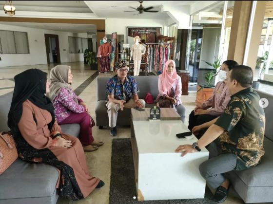 Himbauan Penggunaan Atribut Budaya